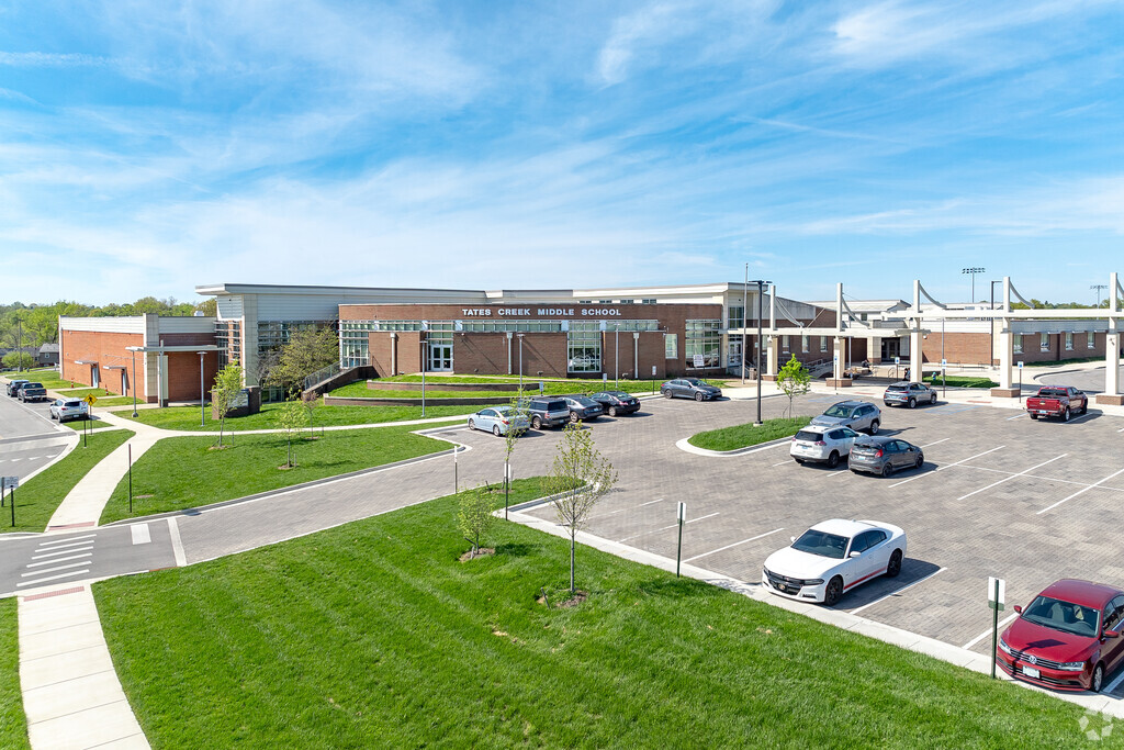 The student population of Tates Creek Middle School is 737 and the school serves 6-8.