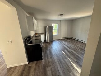 23 Taylor St Unit 102, Biddeford, ME 04005