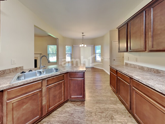 812 Whitfield Oak Rd, Auburn, GA 30011 - photo 4