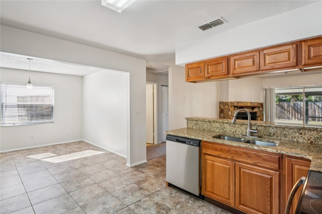 11321 Blackbark Dr, Riverview, FL 33579 - photo 5