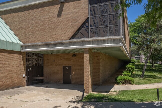 Akron Alternative Academy is a quality school located in Downtown Akron.