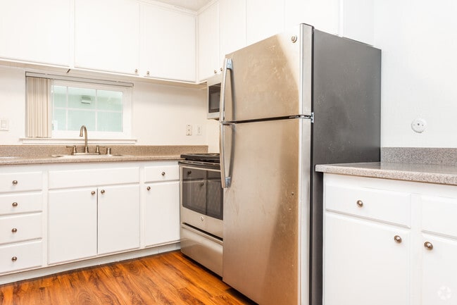 St Moritz Apartments, Concord, CA 94520 - photo 3