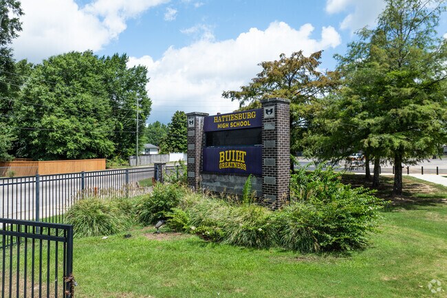 Hattiesburg High School has a student to teacher ratio of 12 to 1.