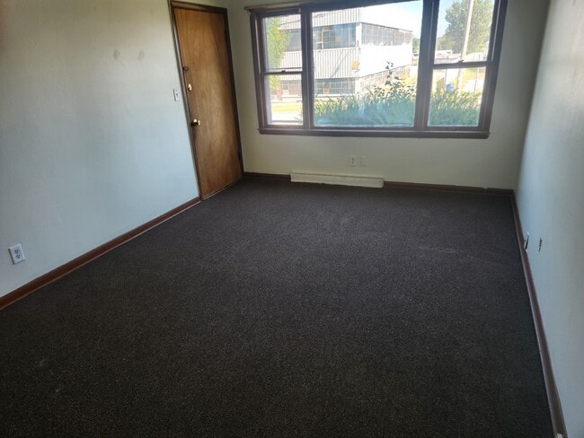 932 Blackstone Ave, Waukesha, WI 53186 - photo 4