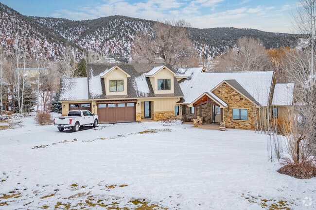 Cattle Creek's homes offer a range of styles, from rustic cabins to modern retreats, reflecting the area's charm. Spacious yards and proximity to outdoor activities make them ideal for families and nature lovers.