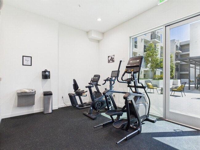 E on Adams, Los Angeles, CA 90016 - photo 7