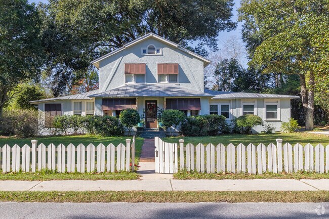 Historic homes in Fairhope tell stories of a timeless Southern elegance.
