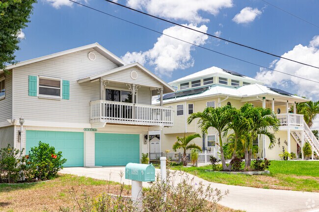 Coastal style homes offer great views of the Caloosahatchee River in Fort Myers Shores.