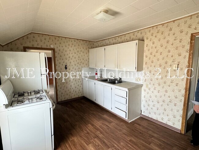 113 W Young St unit 1 Main Floor Unit, Clio, MI 48420 - photo 5