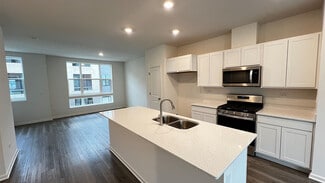 377 Summit Cir, Lombard, IL 60148