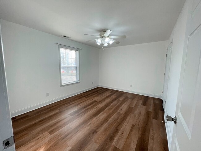 2460 E 5th St unit Newly Remodeled Cond, Washington, MO 63090 - photo 7