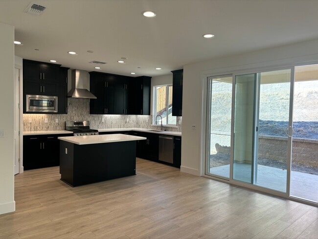 227 Echols Dr, Martinez, CA 94553 - photo 3