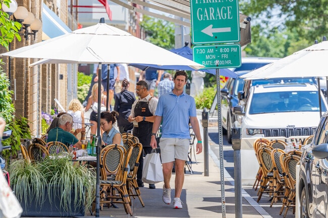 Mid-Country West has many areas along Putnam Avenue to shop or dine al fresco.