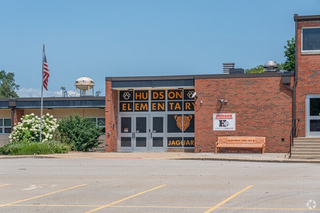 Hudson Elementary School has an average student to teacher ratio of 16 to 1.