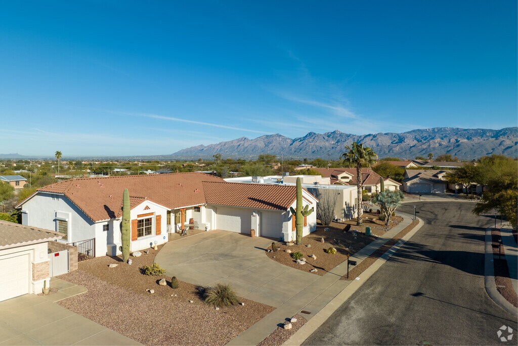 About Houghton Schools, Demographics, Things to Do