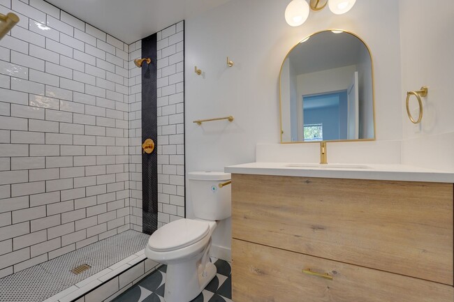 The Leland – Luxury Interiors. Coastal Energy. Fully Pet-Friendly Living in La Jolla., La Jolla, CA 92037 - photo 3