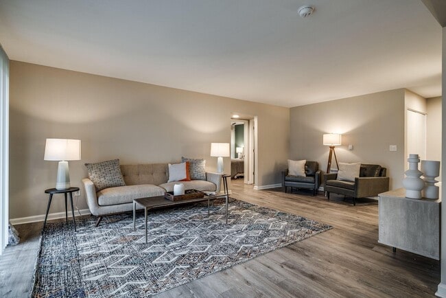 RADIUS AT TEN MILE, Southfield, MI 48033 - photo 7