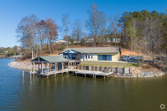 Build your dream home in Ragland on the water.