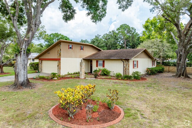 Homes in Riverside Village range in neutral colors letting the landscape colors shine.