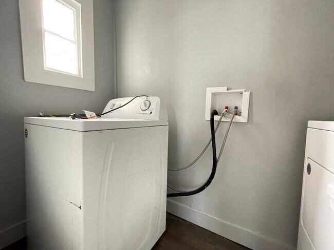 421 Spruce St unit 1, Manchester, NH 03103 - photo 5