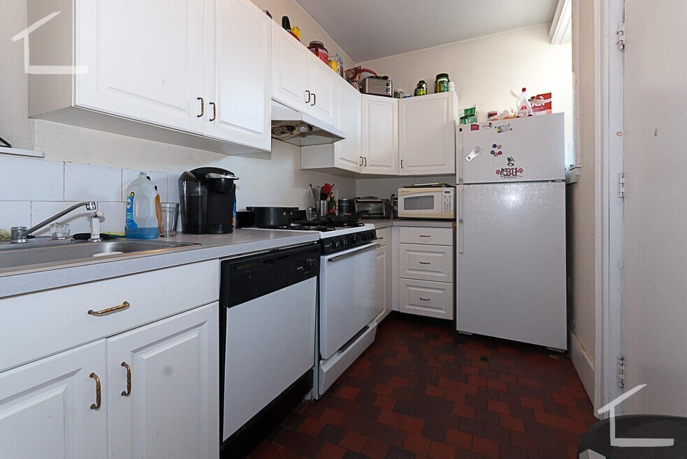 322 St Paul St unit 1, Brookline, MA 02446 - photo 1