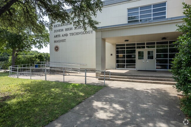 Richardson Richardson West Junior High Entrance 2