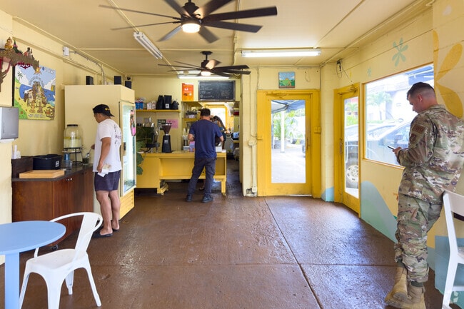 Palolo has many family-owned restaurants serving delicious Hawaiian cuisine.