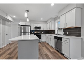 956 19th Ave NE Unit 3, Minneapolis, MN 55418