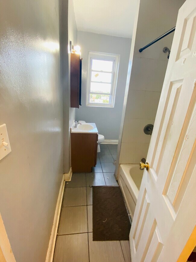 50 Anderson St unit E8, Hackensack, NJ 07601 - photo 7