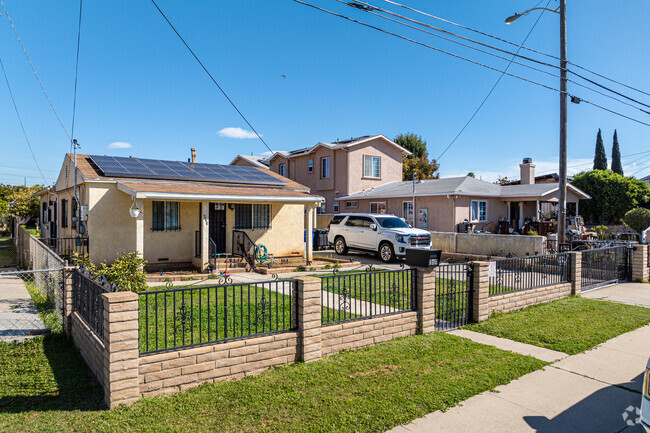 Otay Town homes tend to have off street parking.