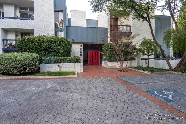 4295 Vía Arbolada, Los Angeles, CA 90042 - photo 2