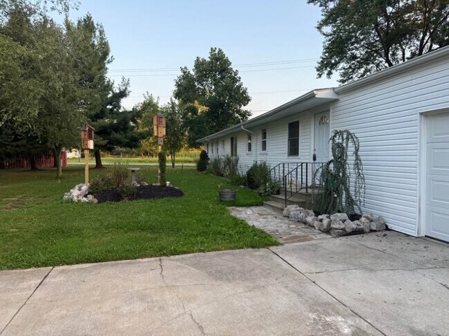 403 Palomino Ct, Lagrange, OH 44050 - photo 2