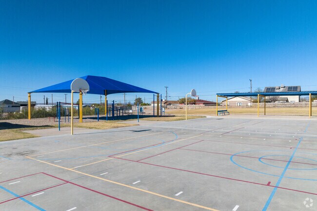 Score points and make memories at Deanna Davenport Elementary School.