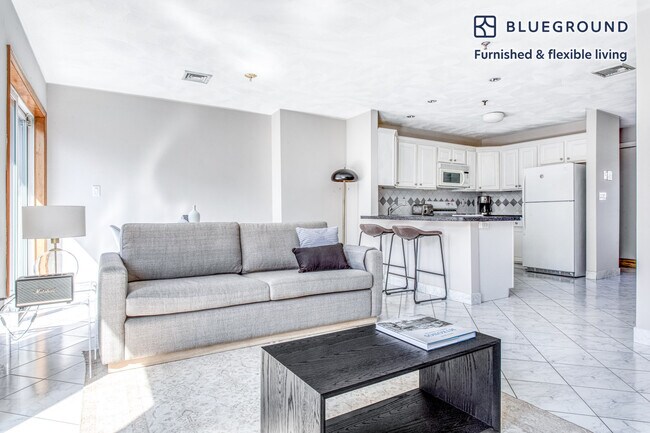 237 Hanover St unit FL4-ID420, Boston, MA 02113 - photo 2