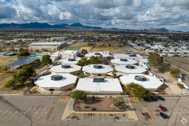 Flowing Wells Junior High School serves grades 6-8 in Tucson, Arizona.