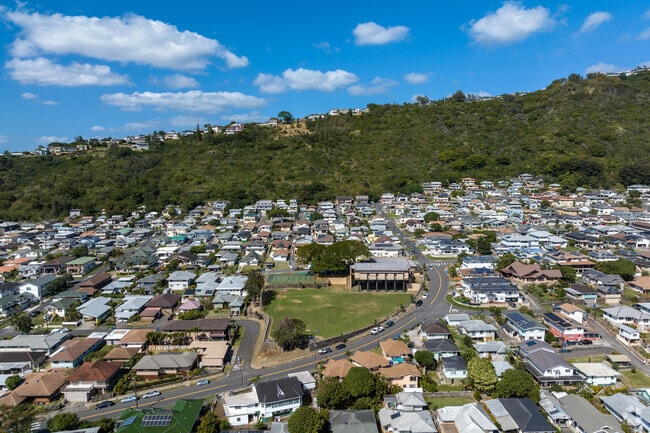 Pu'unui Community Park can be found in the Liliha-Kapālama neighborhood.