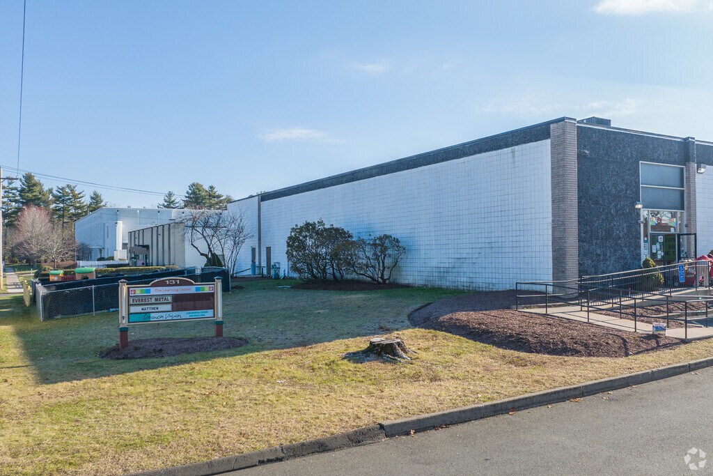 Welcome to Salma Khatoon Academy at 131 Leeder Hill Dr, Hamden, CT 06517.