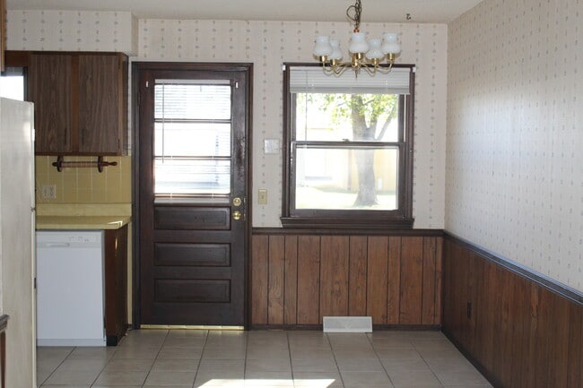 2252 W Twin Acres Ct, Ozark, MO 65721 - photo 4