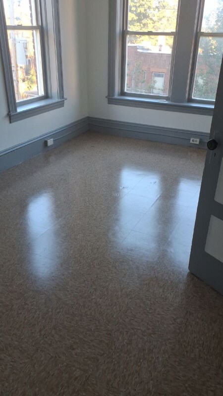 37 Clinton Ave Unit 3R, Holyoke, MA 01040