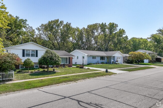 Prices range from around 130k for duplex units and to 300k for the largest homes.