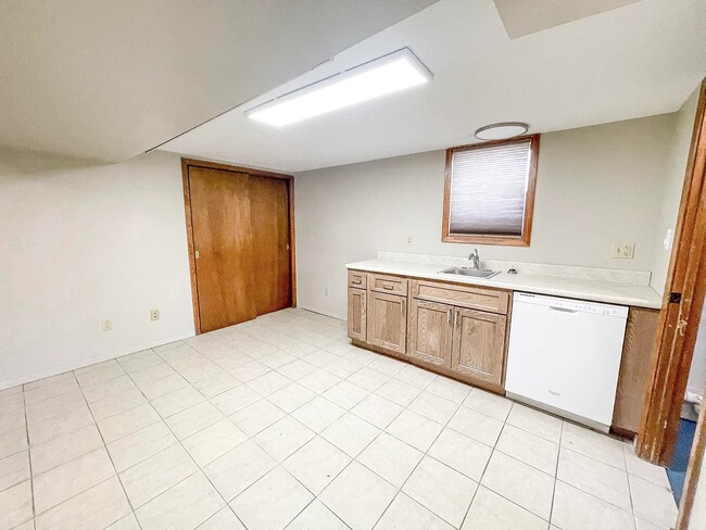811 7th St, Brookings, SD 57006 - photo 3