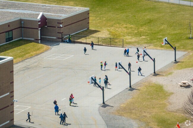 Grant Elementary School is a highly rated public school in Marshfield with a Niche score of A-.