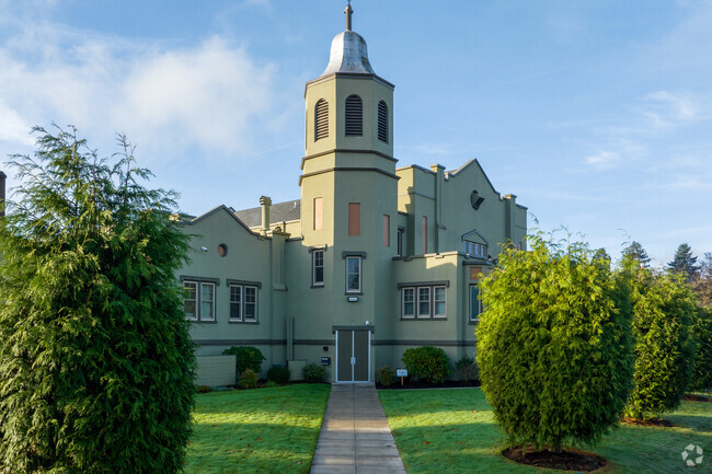 Mt. Scott Learning Center serves grades 9 - 12 on SE Holgate Blvd in Portland.