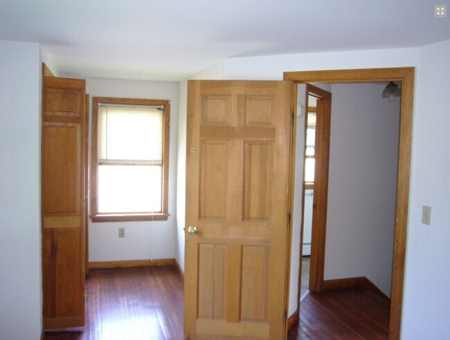 28 Stockbridge St, Hadley, MA 01035 - photo 5