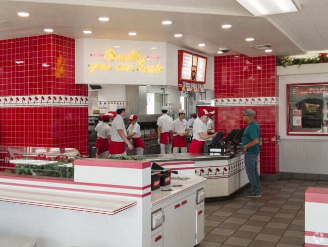 In-N-Out Burger in The Bridges at Gilbert is open until 1:00am.