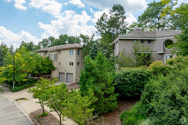 Narrow Gauge Woods is home to one of the largest varieties of luxury homes in Ann Arbor.