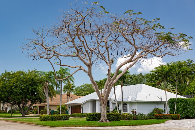 Homes in Villages of Monterey are offered in a variety of styles.