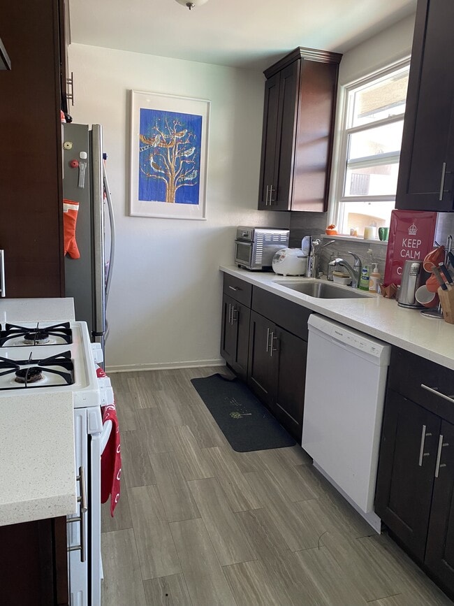 11933 W Magnolia Blvd, Los Angeles, CA 91607