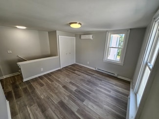 142 Washington St Unit 4, Saratoga Springs, NY 12866