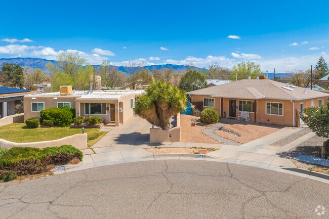 Cottages with Craftsman features and small pueblo homes can be found throughout Los Poblanos.